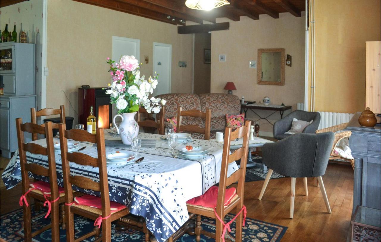Stunning Home In Biras With Kitchenette Zewnętrze zdjęcie
